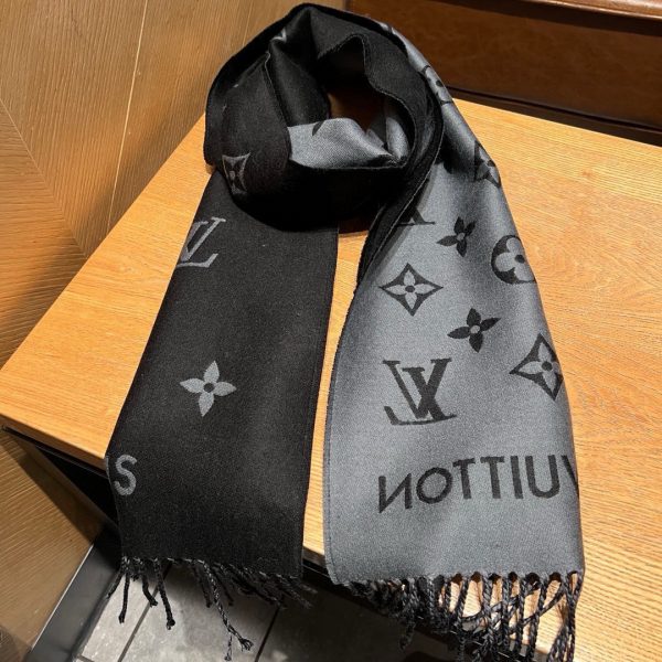 Louis Vuitton Monogram scarf 34x186cm 100% wool tassel trim