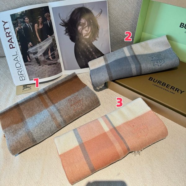 Burberry scarf 30x168cm 100% cashmere 1