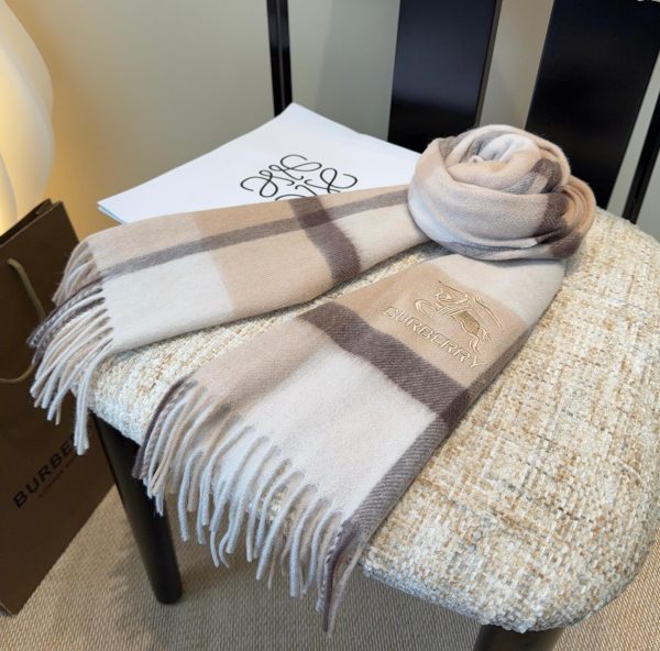 Burberry scarf 30x180cm 1