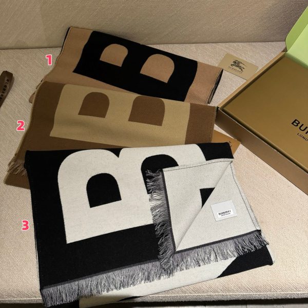 Burberry scarf 33x188cm 100% wool