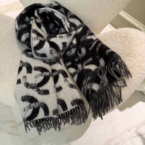 Chanel scarf 65x210cm 100% cashmere