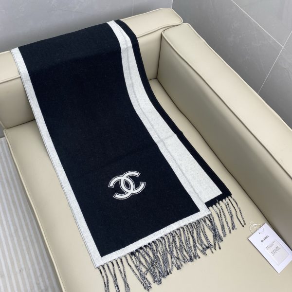 Chanel scarf 34x184cm 100% sheep wool