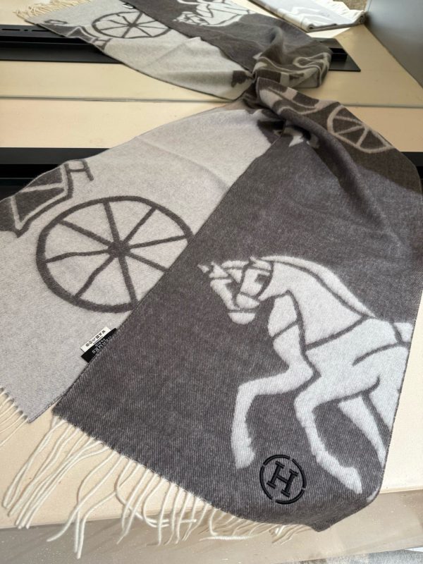 Hermès scarf 30x180cm 100% wool